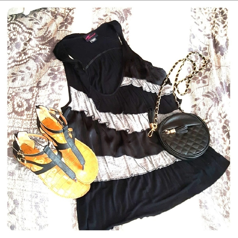 ➕Fun and Flirty Torrid Black & Gray Ruffle Tank